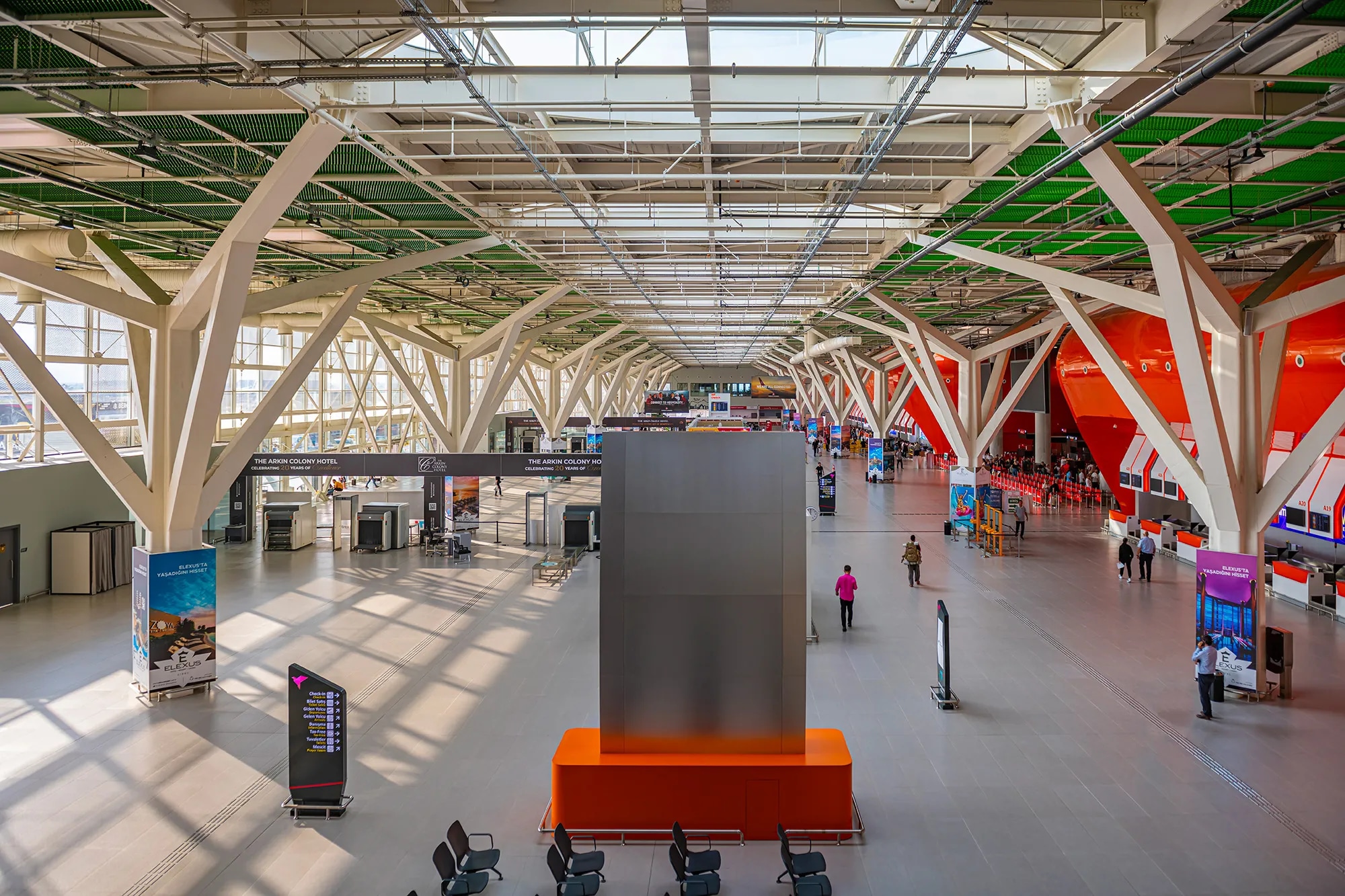 Ercan Havalimanı premium giden yolcu salonu